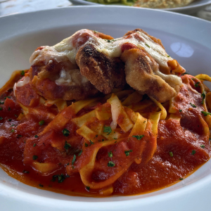 Fettuccine com mignon à parmegiana